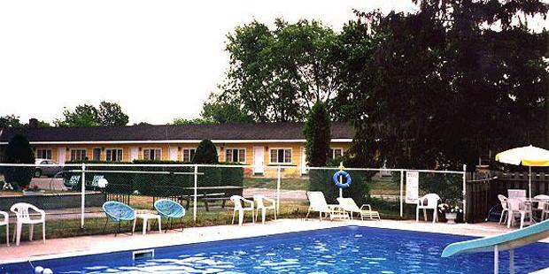 Gateway Motel pool